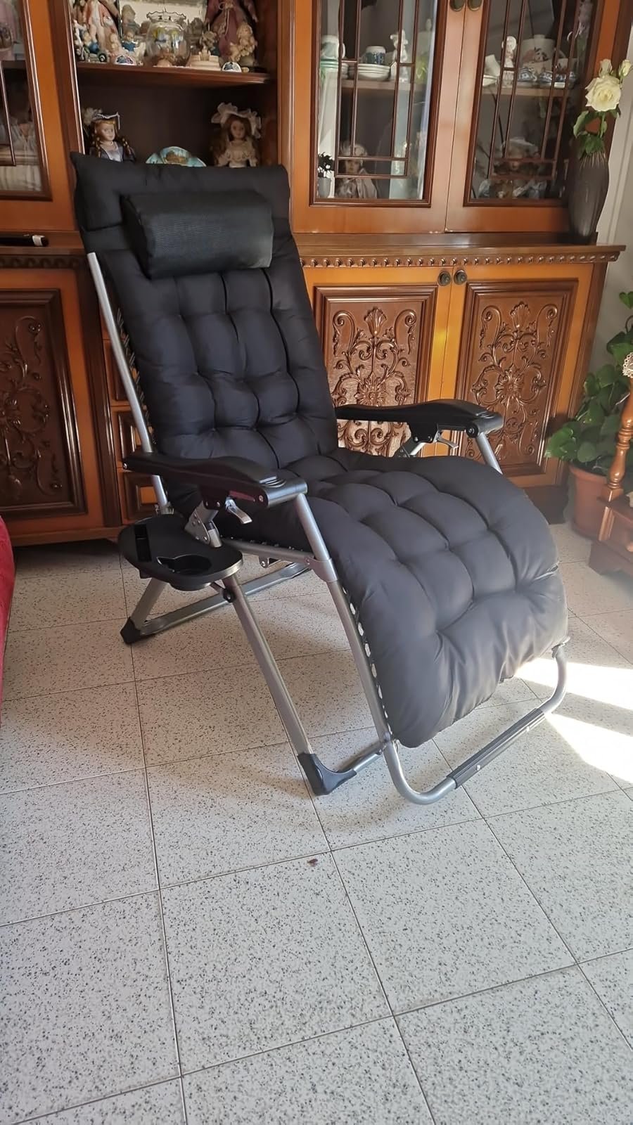 Claudia relax con le sedie